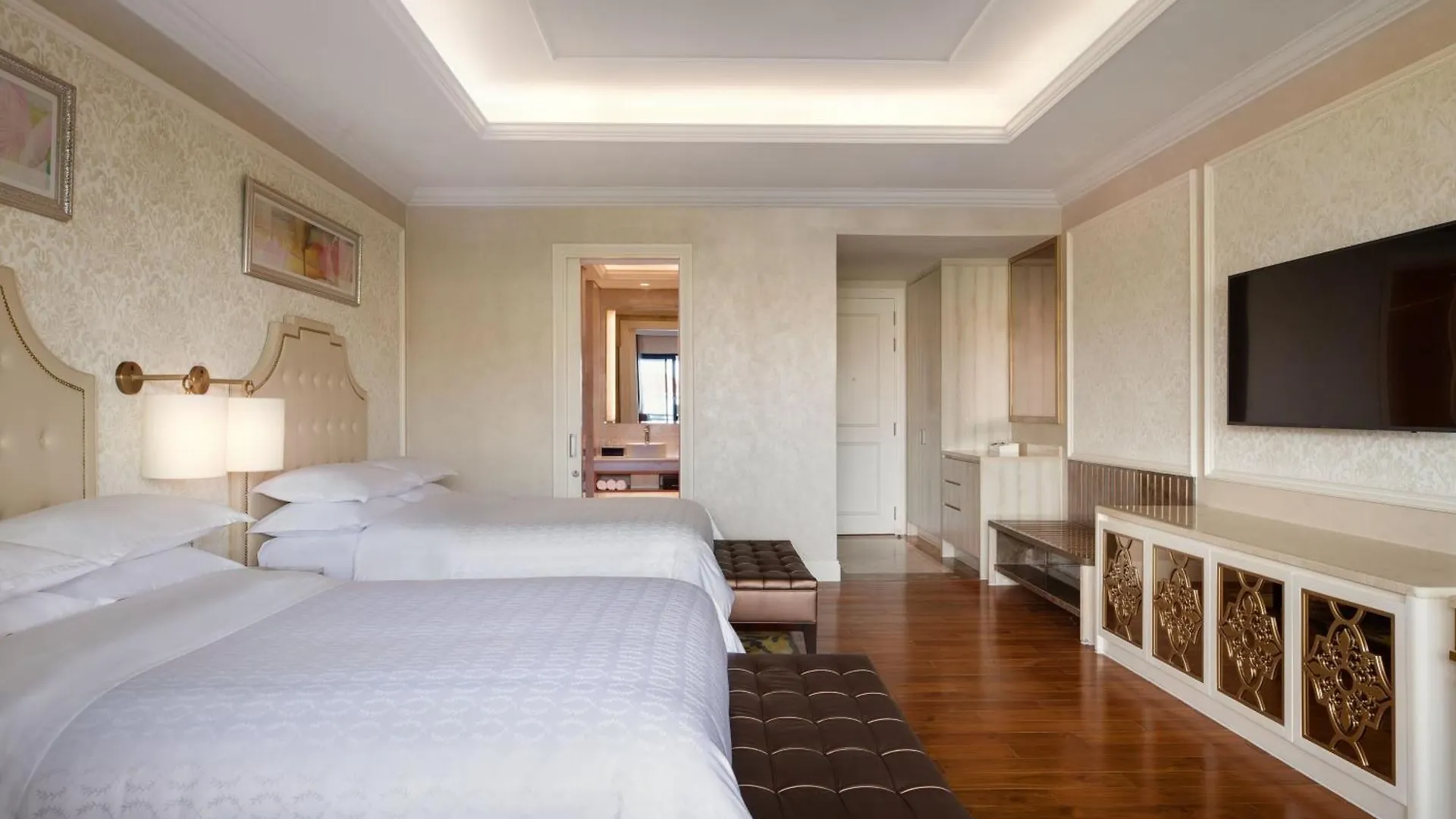 Sheraton Grand Danang Resort & Convention Center Дананг