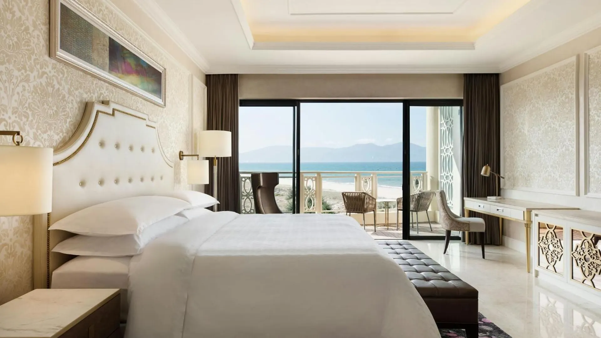 *****  Sheraton Grand Danang Resort & Convention Center Вьетнам
