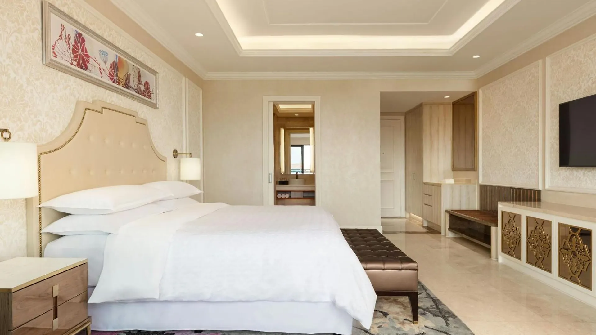 Sheraton Grand Danang Resort & Convention Center Дананг