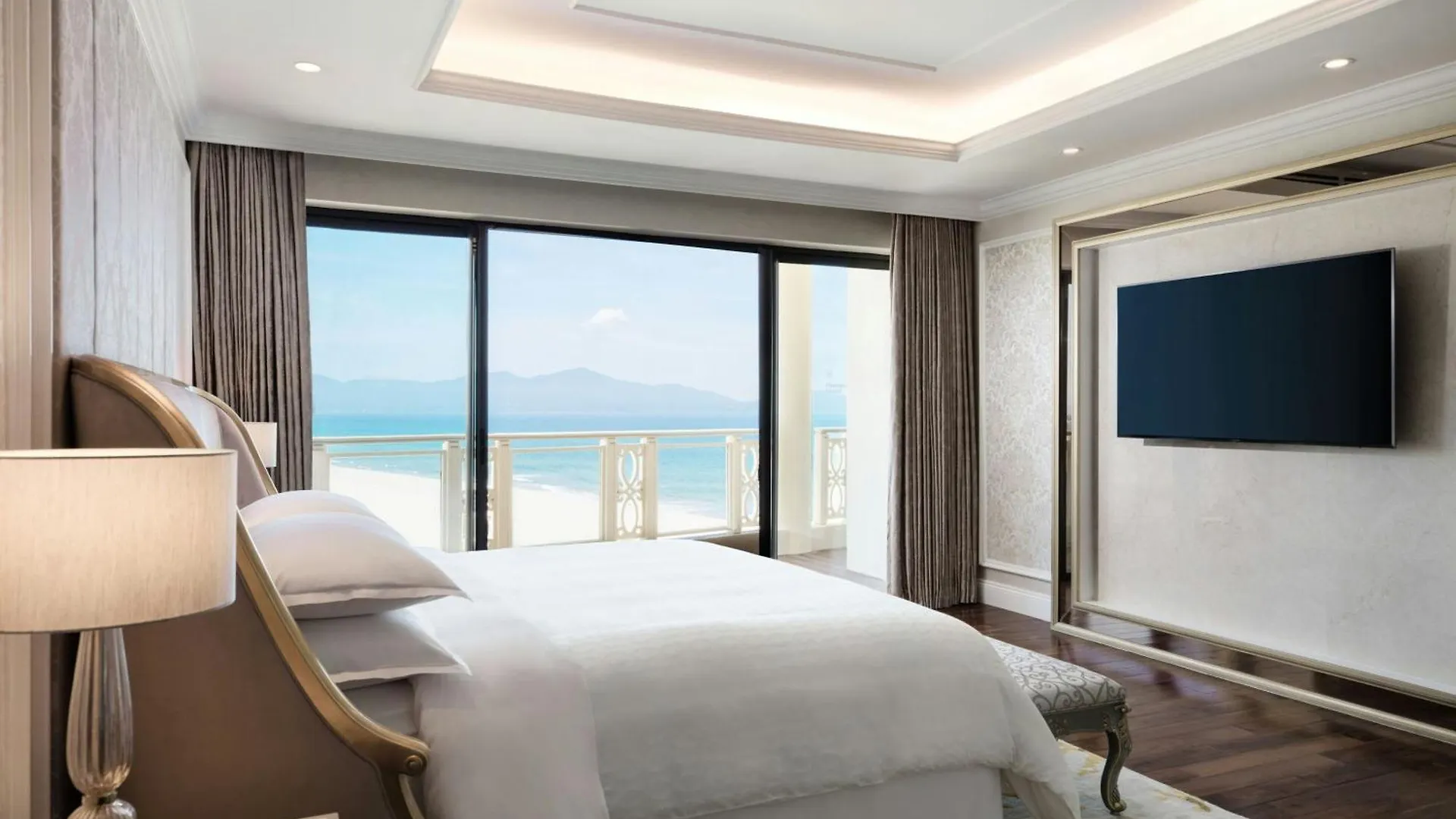 *****  Sheraton Grand Danang Beach Resort & Spa Vietnam